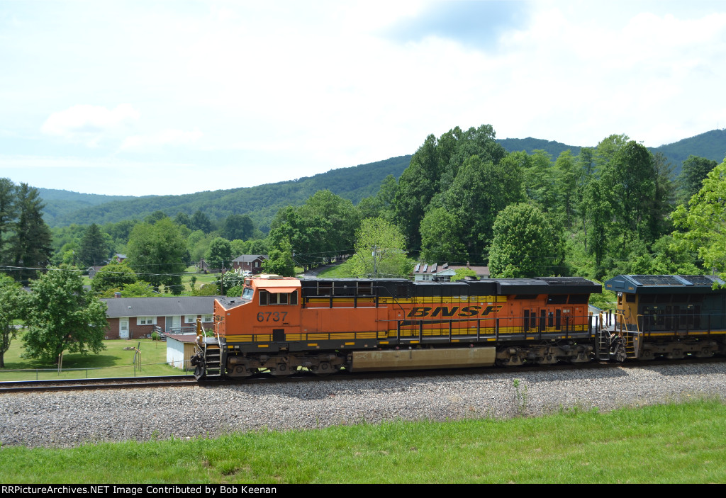 BNSF 6737